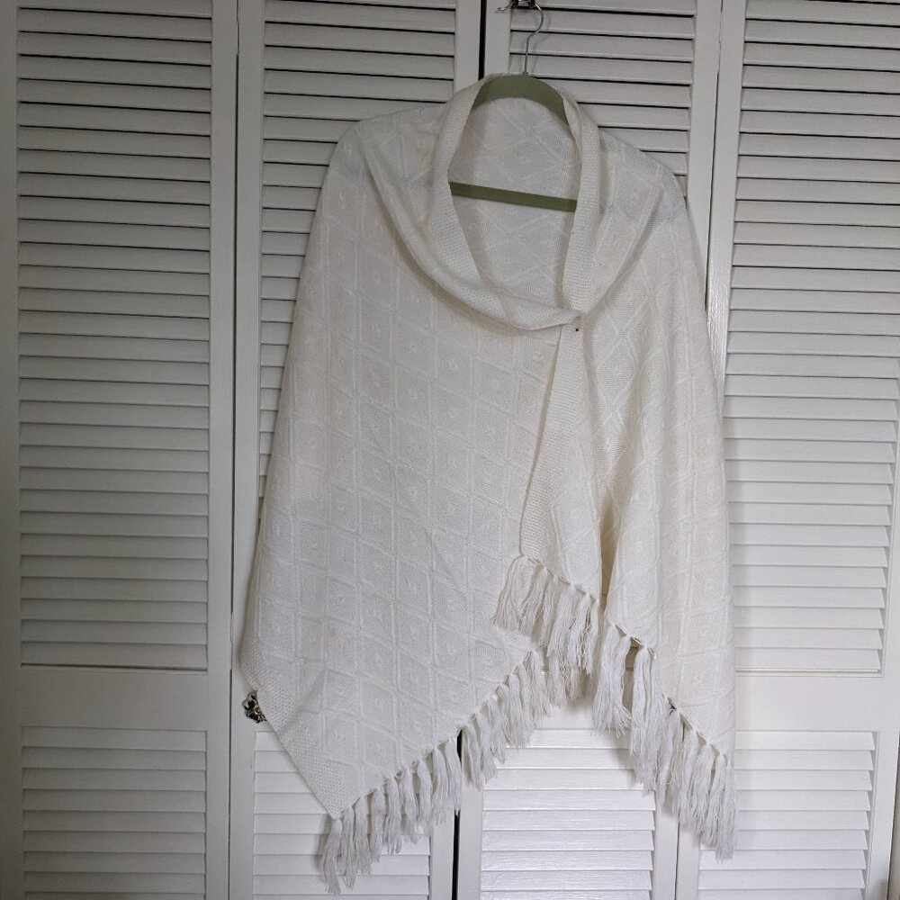 Ivory shawl or throw, easy care acrylic, diamond jacquard pattern. 28 X 72
